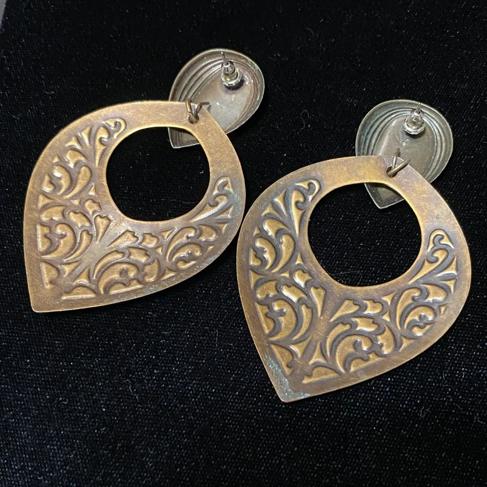 Elegant vintage pressed tin dangling Teardrop pierced Earrings - Picture 7 of 12